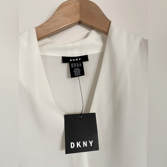 NEW Donna Karan beautiful and delicate blouse. Off white. A must in a closet. - Picture 4 of 7
